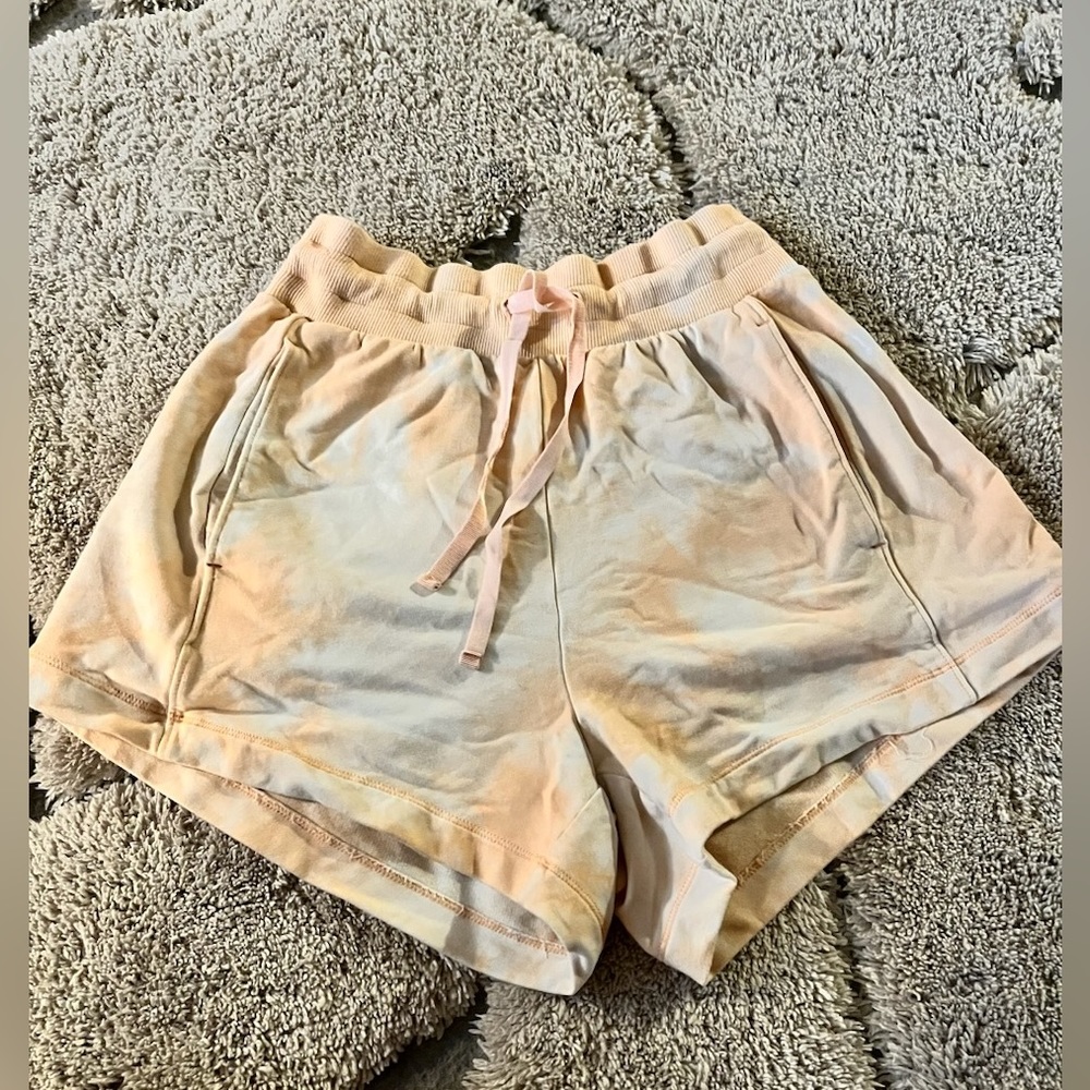 Orange Tye dye all in motion shorts size (XS)